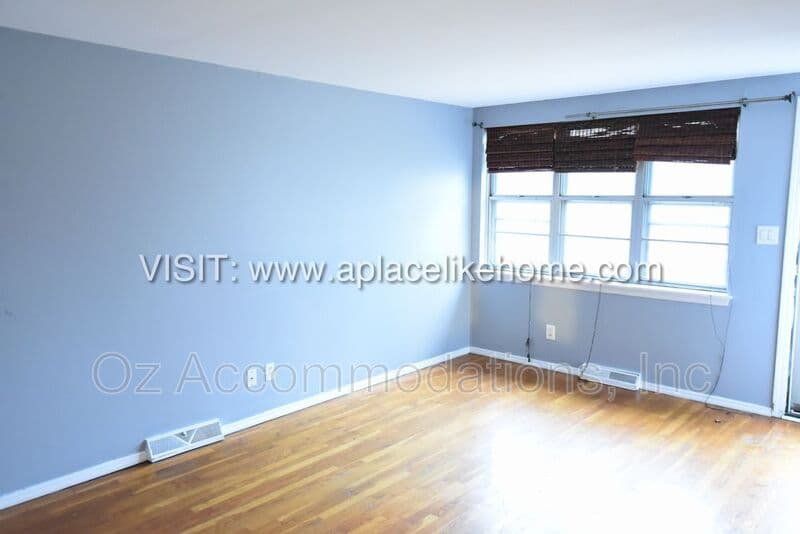 Kansas City Townhome: 5311 NE Barnes Ave