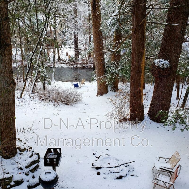 Cresco House: 3530 Spruce Cabin Road