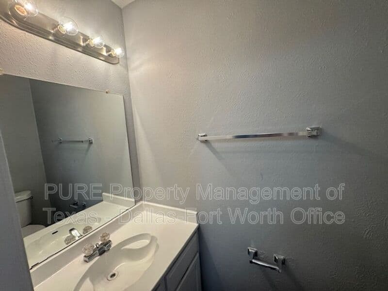 Irving Condo: 4004 W. Pioneer Dr.