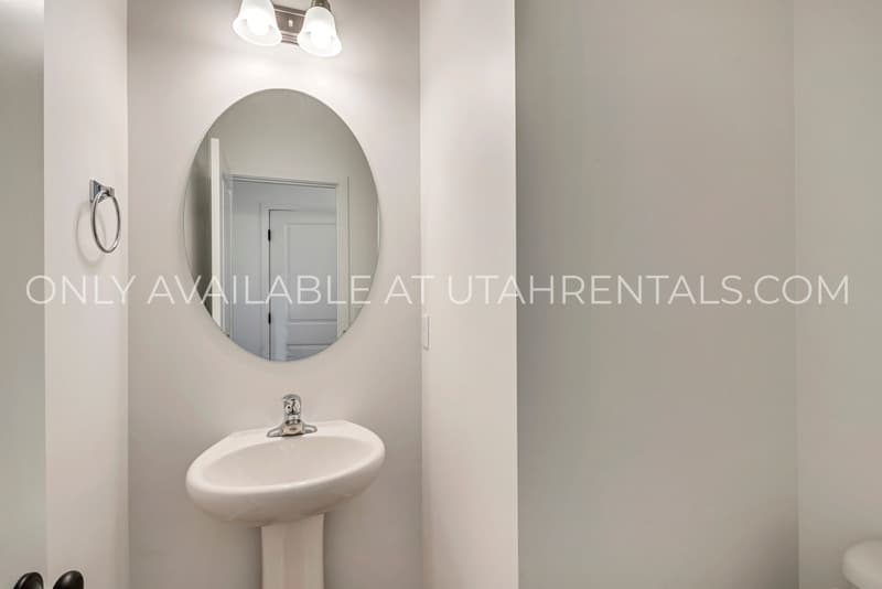 South Jordan House: 11474 S Andover Rd