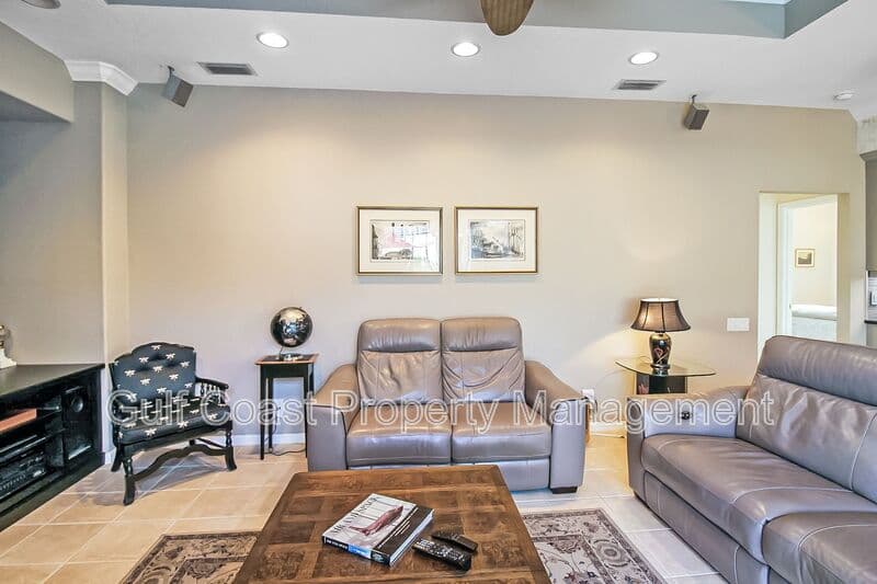 Nokomis House: 2107 Calusa Lakes Blvd