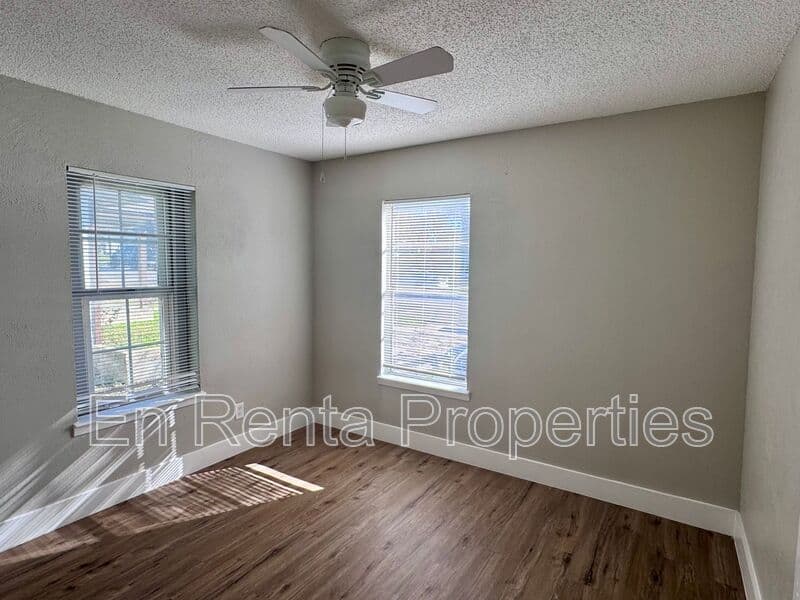 Ft Worth House: 716 W Broadus Ave.