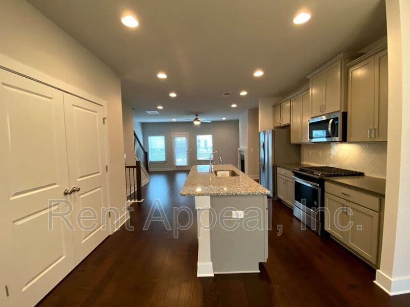 Doraville House: 3779 Oxford Circle