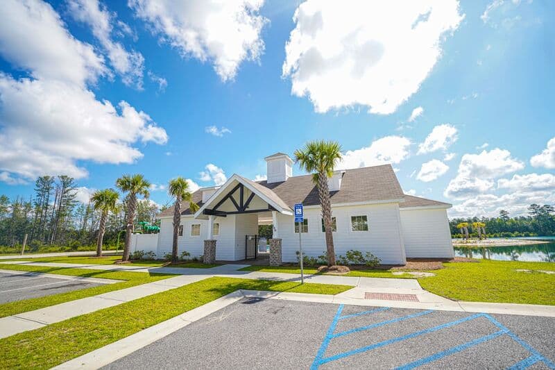 Bloomingdale House: 128 Kingswood Cir