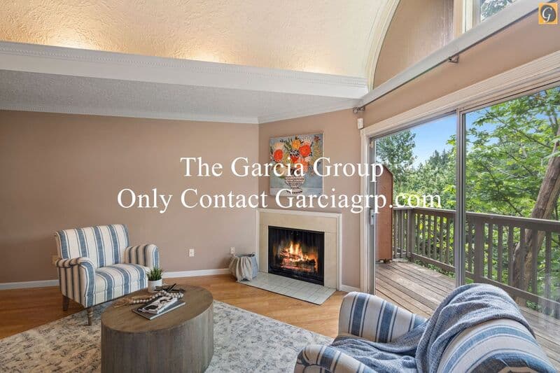 Portland Condo: 843 SW Broadway Dr.