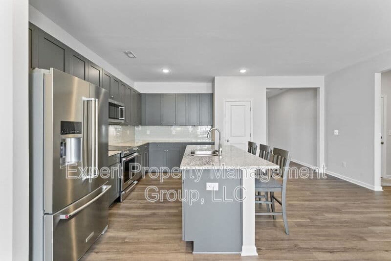 Four Oaks House: 482 Olivia Crossing Court