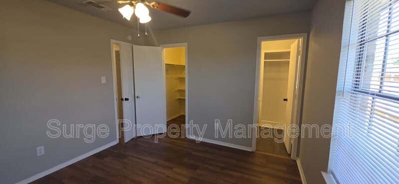 Benbrook Condo: 233 Vista Way