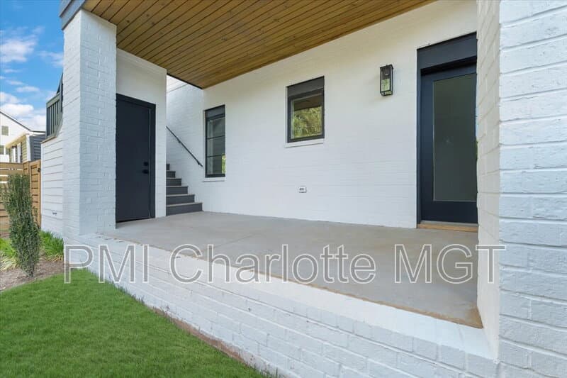Charlotte House: 428 Dover Ave