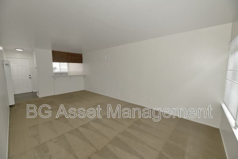 Oakland Condo: 3600 Dimond Avenue