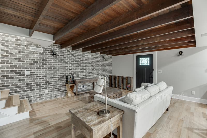 Lawrenceville House: 75 Cherry St