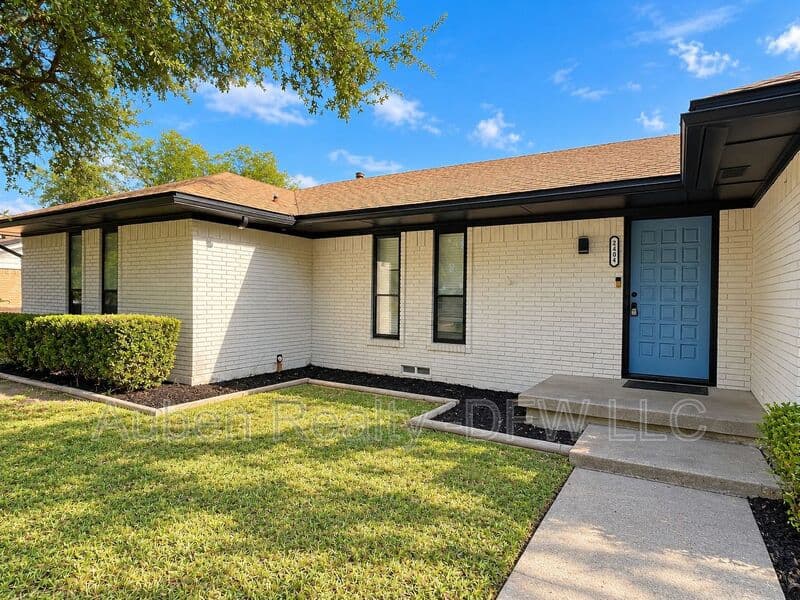 Plano House: 2404 Kentfield Lane