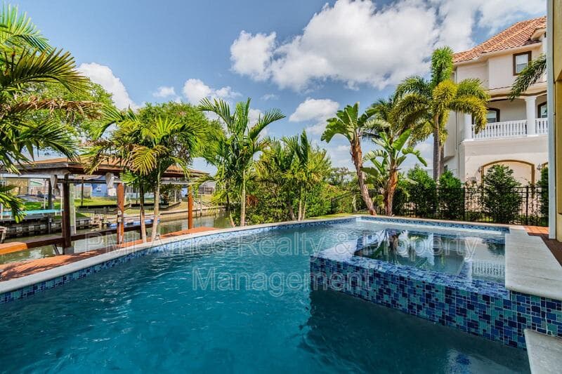 Apollo Beach House: 539 Treviso Dr