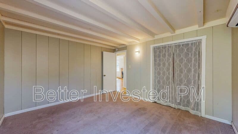 Santa Rosa House: 311 Lomitas Ln