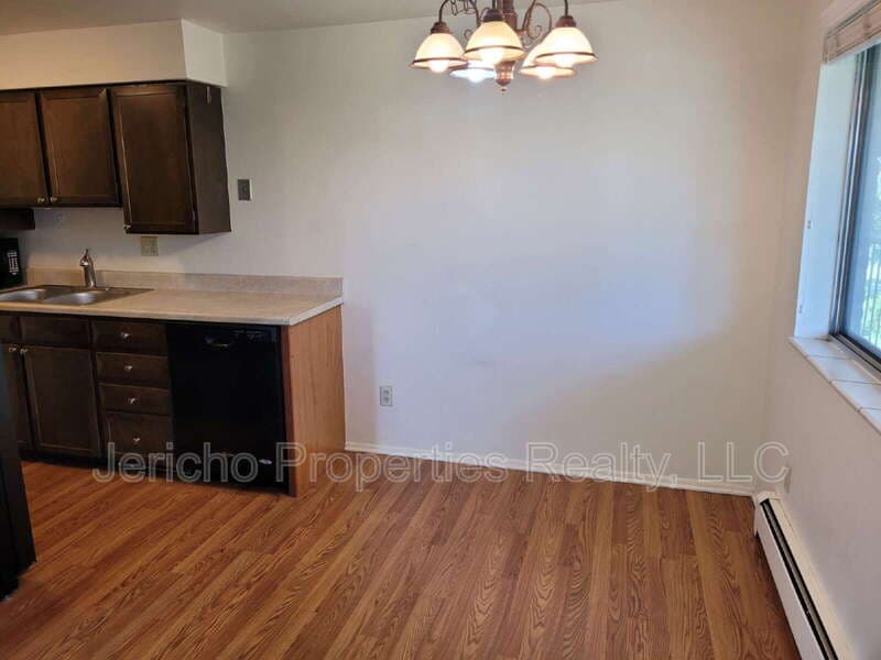 Lakewood Condo: 633 Oak Street