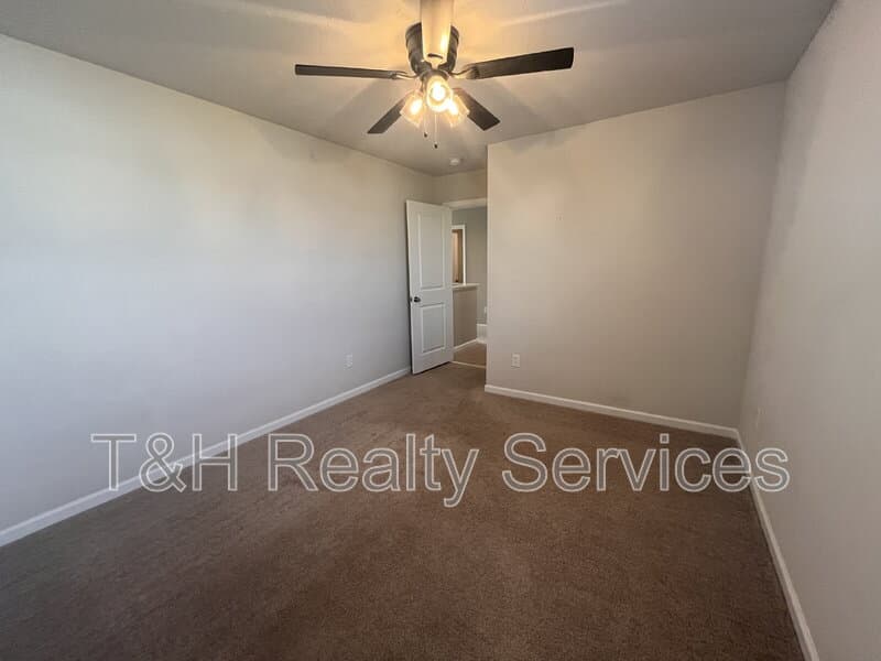 Ulen House: 854 McArthur Drive