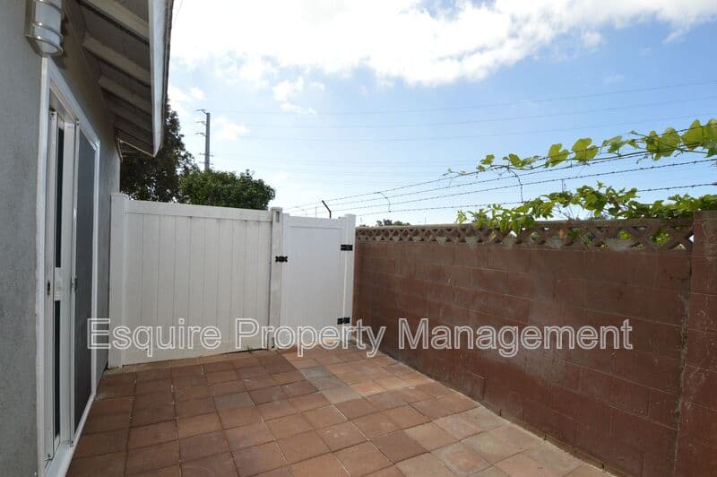 OXNARD Condo: 1834/1840/1850 PERICLES ST