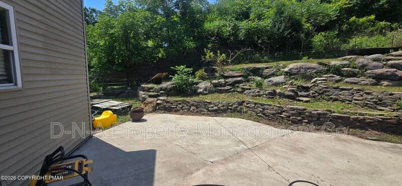 East Stroudsburg House: 135 Little Creek Lane