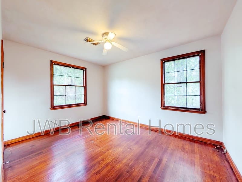 Jacksonville House: 1214 Kenmore St