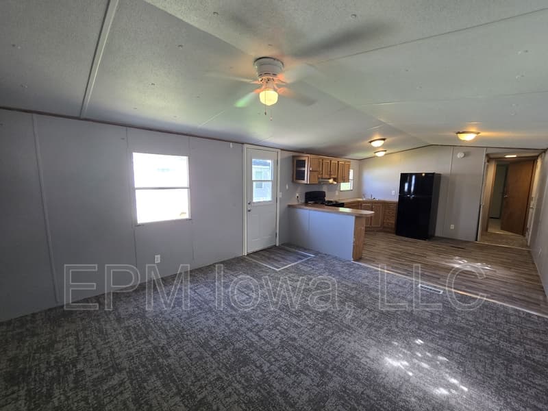 Cedar Falls House: 700 West Ridgeway Avenue Lot 630