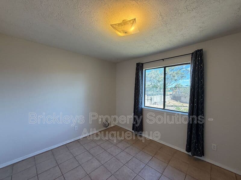 Albuquerque House: 5812 Brahma Dr NW