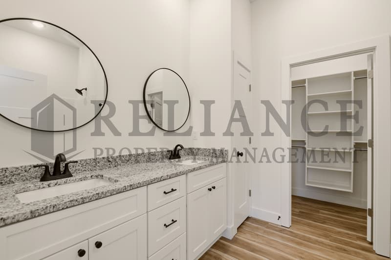 Valley Center House: 501 E Elmwood St