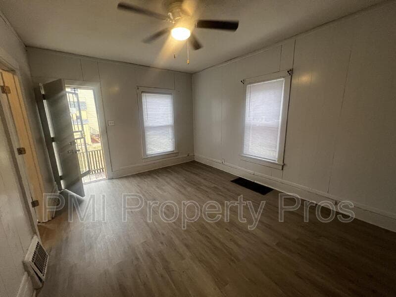 Milwaukee Condo: 2439A N Dr William Finlayson