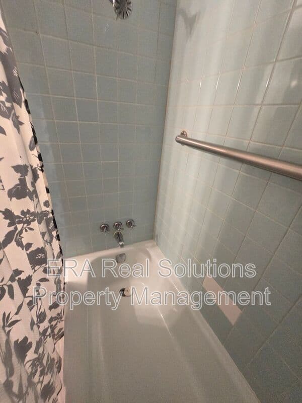 Columbus Condo: 2357 D S. WoodBrook Cr