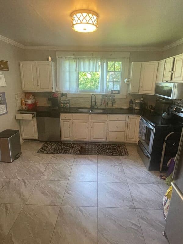 Stroudsburg House: 528 Lindbergh Avenue