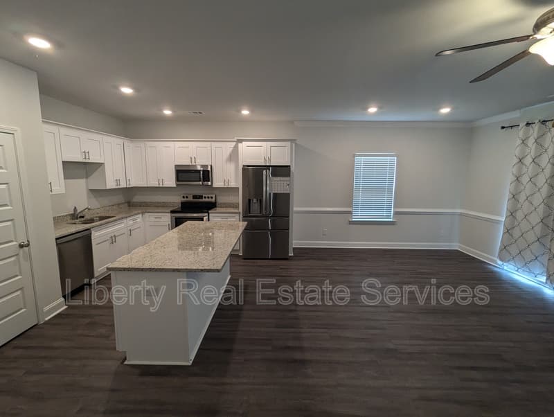 Pooler House: 340 Governor Gwinnett Way