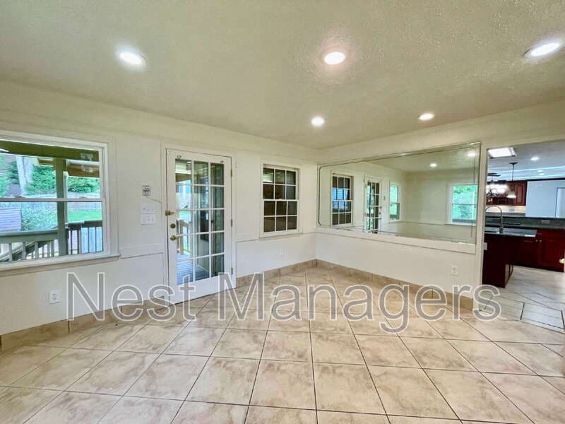 Fayetteville House: 5704 Kindley Dr
