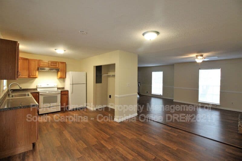 West Columbia House: 403 Charwood Ln