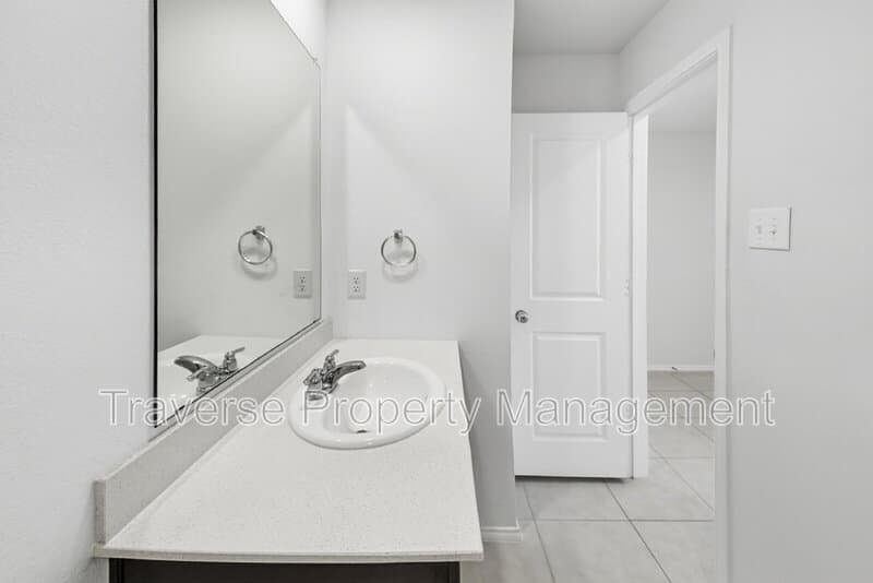 Azle House: 1380 Beach Dr