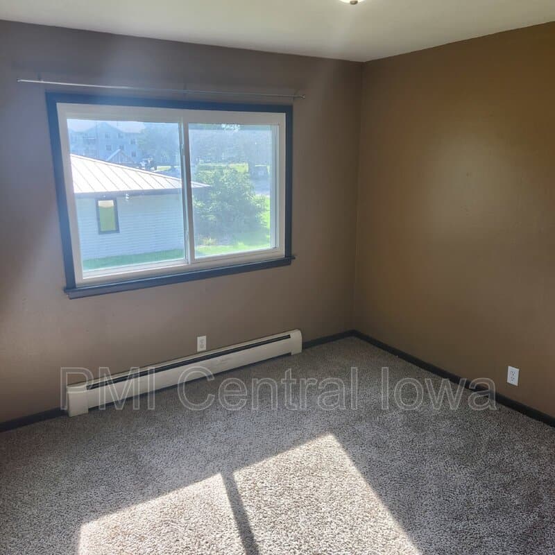 Waukee Condo: 450 Laurel St