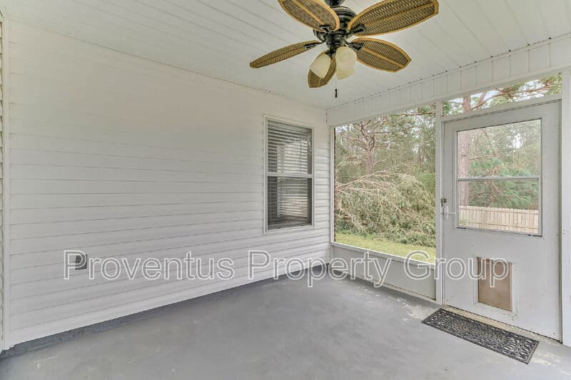 Navarre House: 2058 Catline Circle