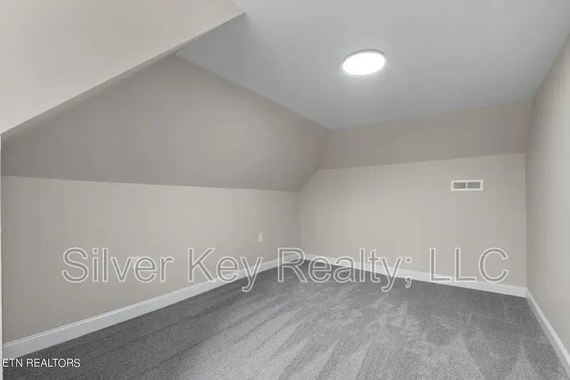 Athens House: 322 Lynn Avenue