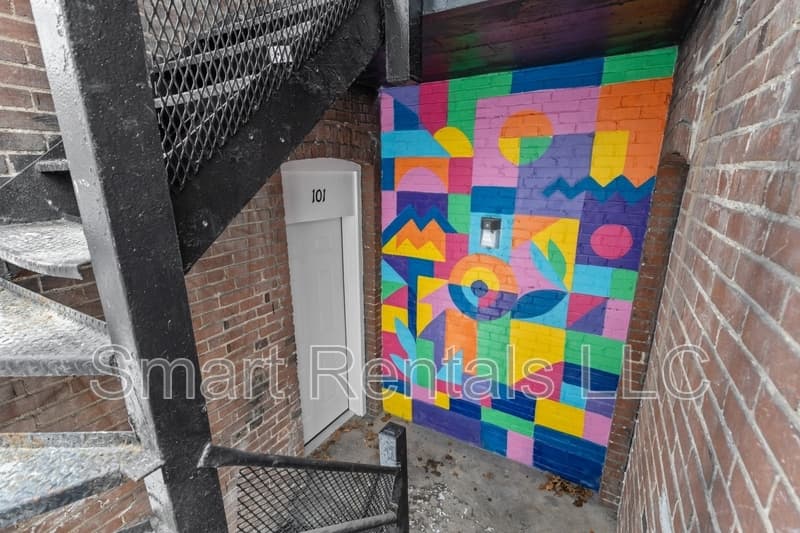 St. Louis Condo: 4209 Ellenwood Avenue - 202