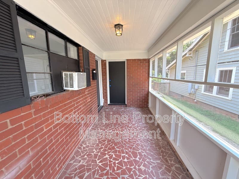 Charlotte Condo: 1945 Woodcrest Ave