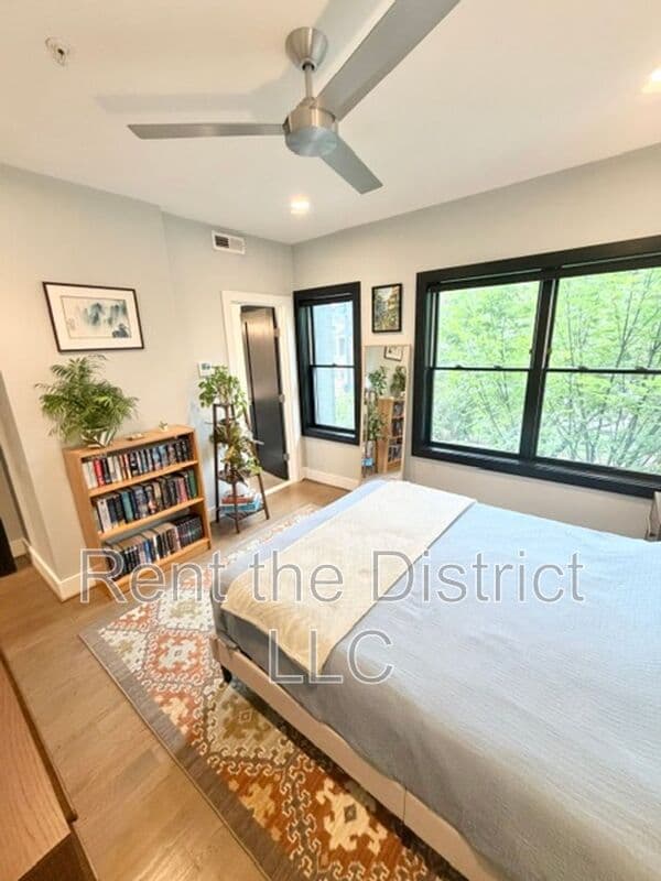 Washington Condo: 2615 University Place NW