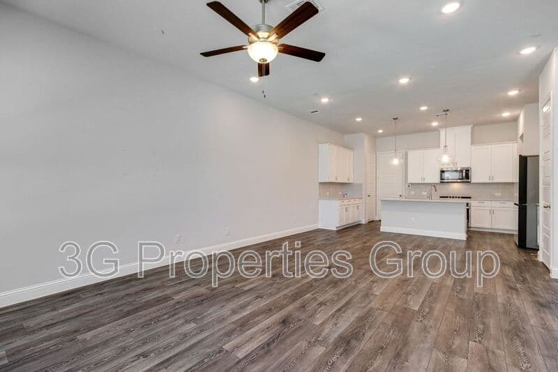 Lewisville House: 344 Almanor St
