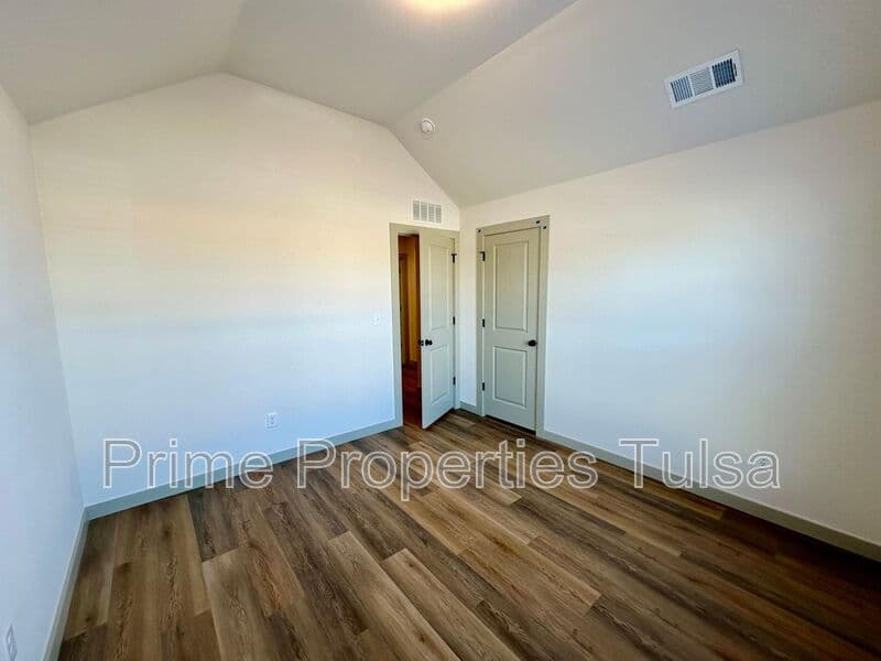 Bixby House: 13507 S. 95th Ave. E.