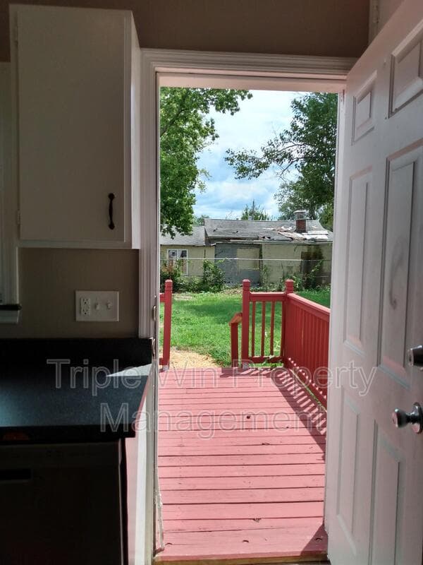 St. Louis House: 236 Wachtel Ave