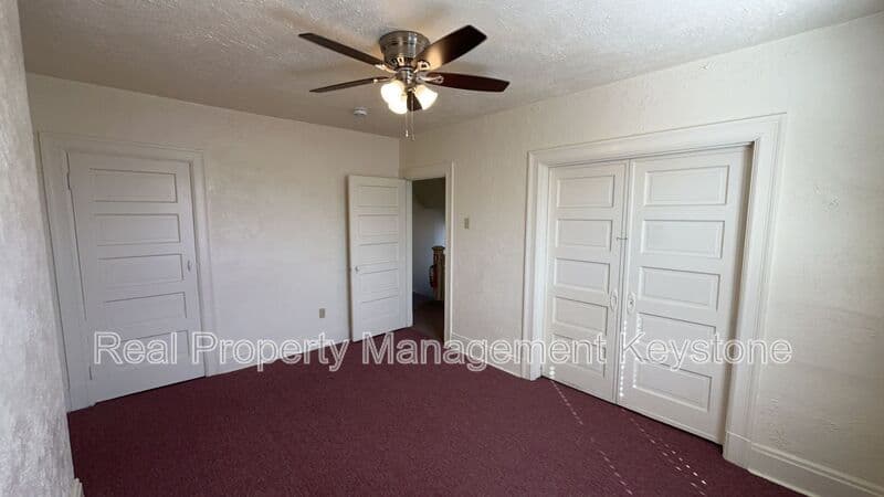 Pittsburgh House: 1122 Greenfield Avenue