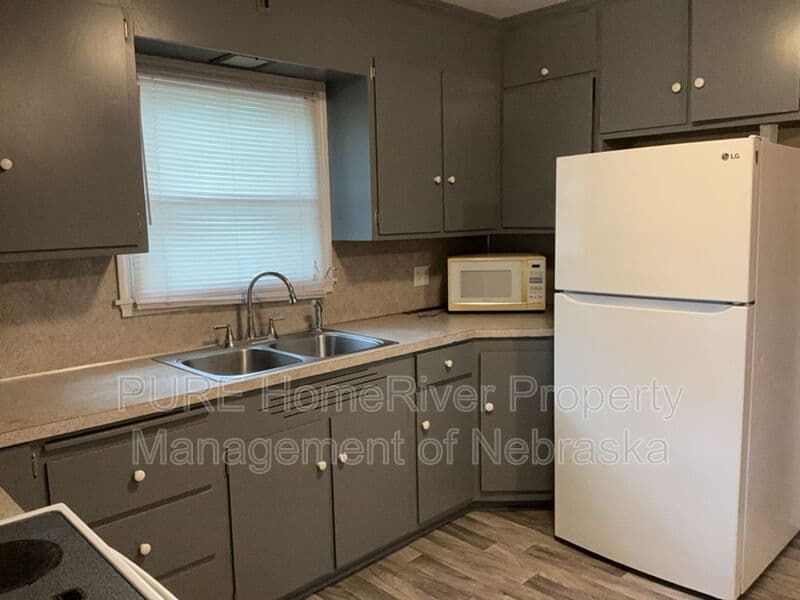 Omaha House: 5236 Ames Ave