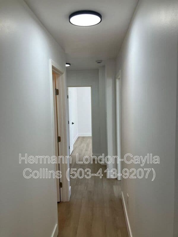 Saint Louis House: 5832-5834 Etzel Avenue