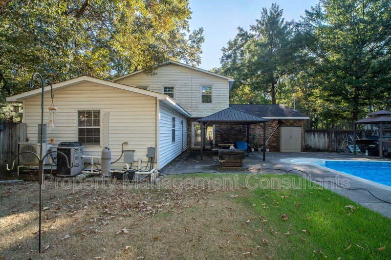 Huntsville House: 6604 Willow Ridge Road Northwest