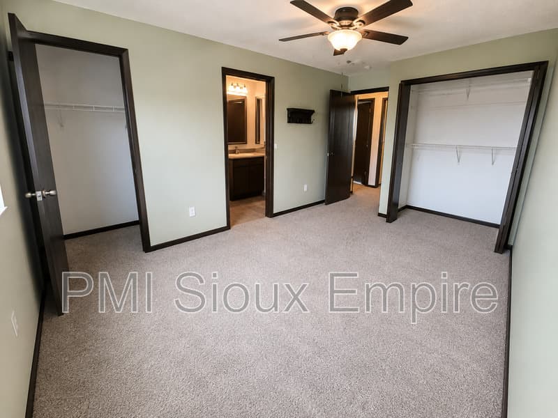 Sioux Falls Townhome: 9600 W Broek Dr