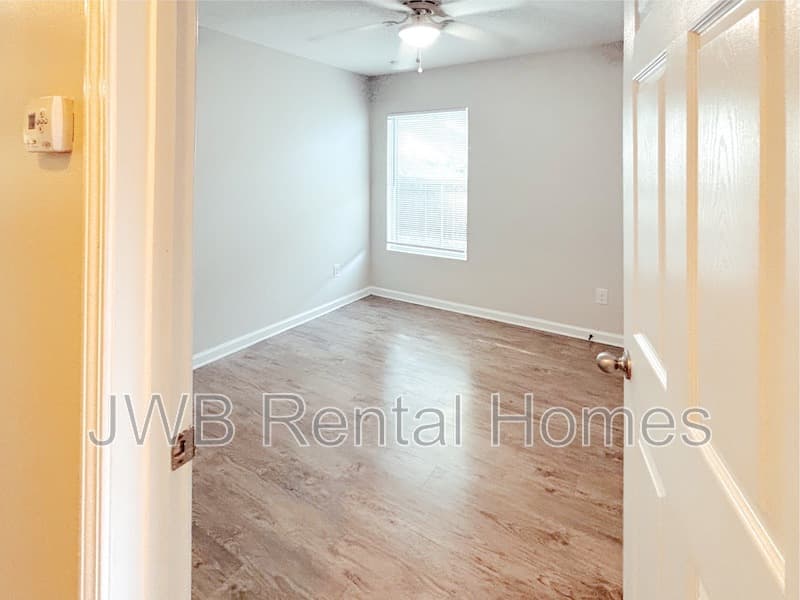 Jacksonville House: 2833 Circle St E