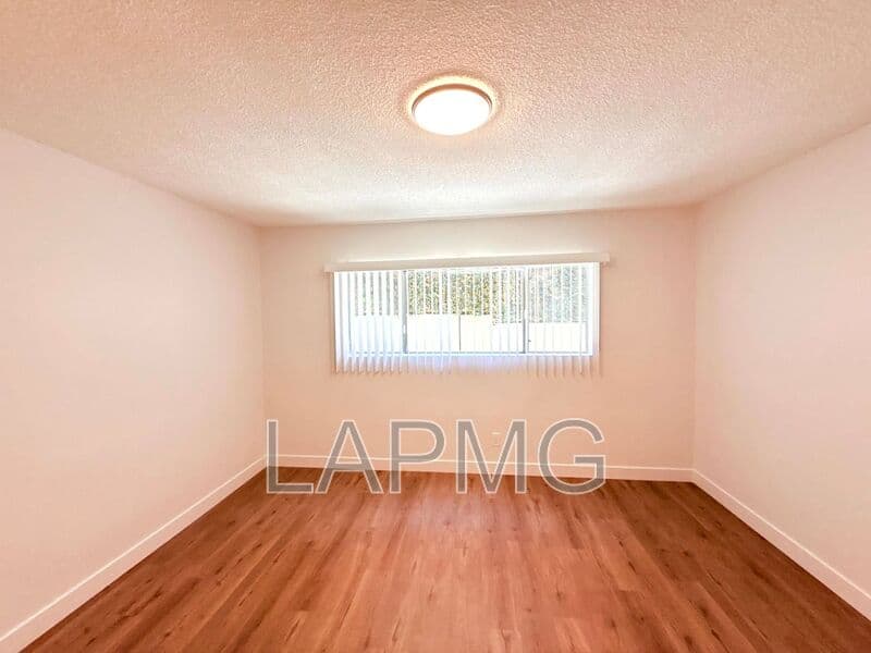 Inglewood House: 853 W Beach Avenue