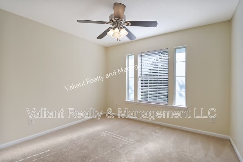 Jacksonville House: 8391 Candlewood Cove Trail