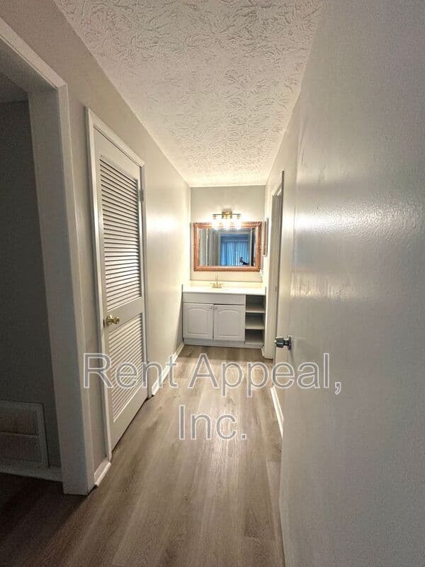 Marietta House: 214 Smokerise Cir SE